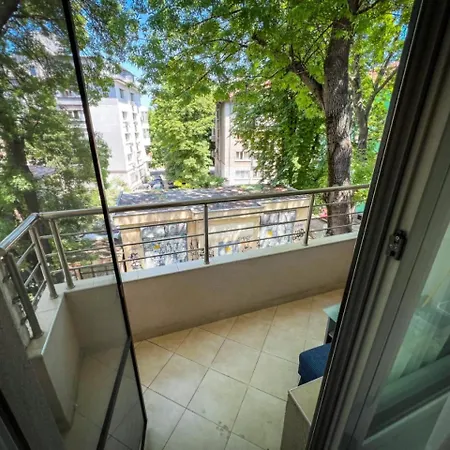 Greek Quarter Daire *